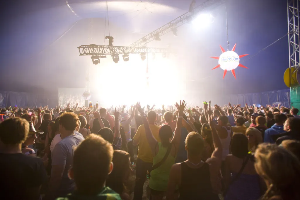 Festivalgoers and atmosphere at Global Gathering 2009